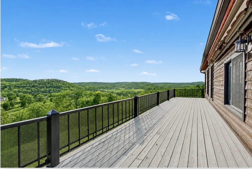 327 Stoneybrook Road Columbia TN 38401