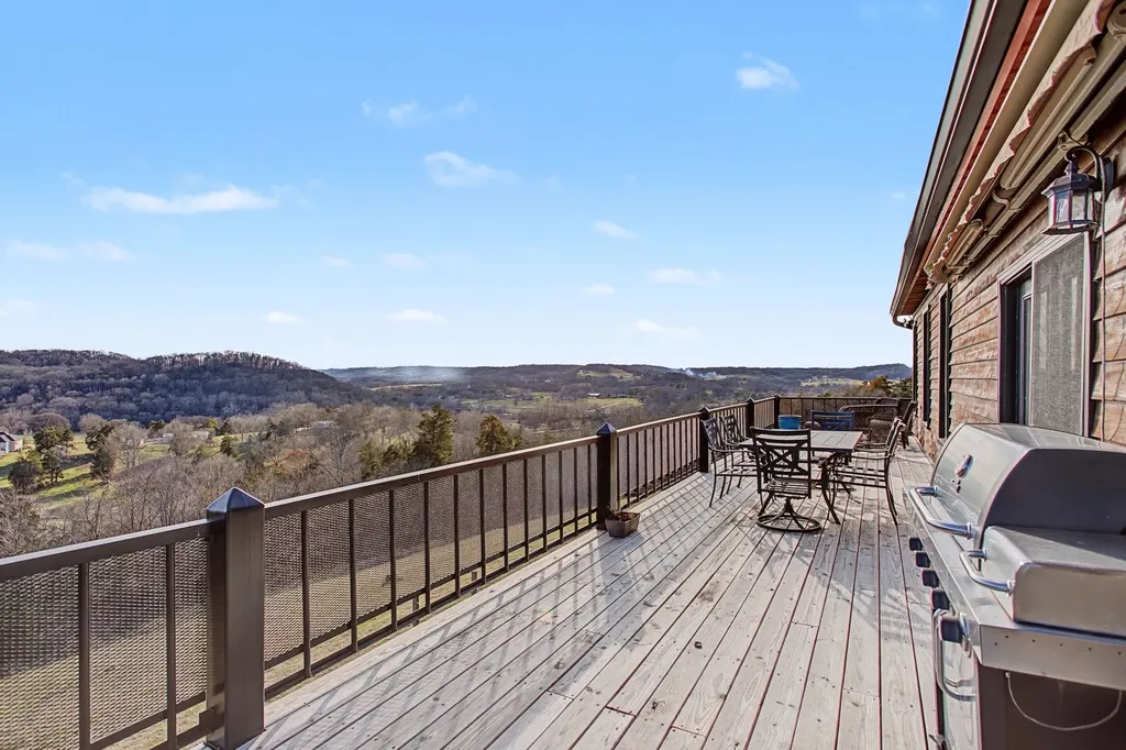 327 Stoneybrook Road Columbia TN 38401