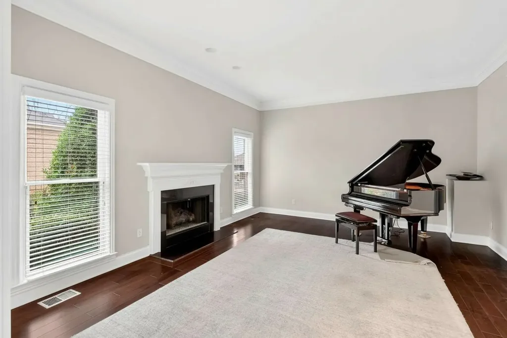 120 Abbottsford Nashville TN 37215