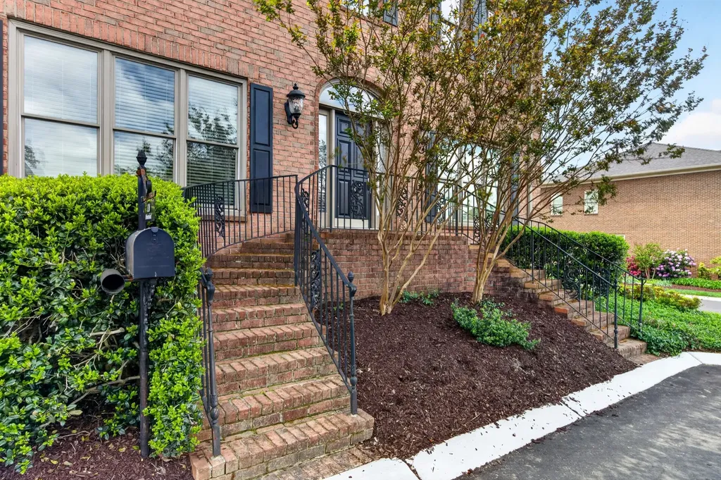 120 Abbottsford Nashville TN 37215
