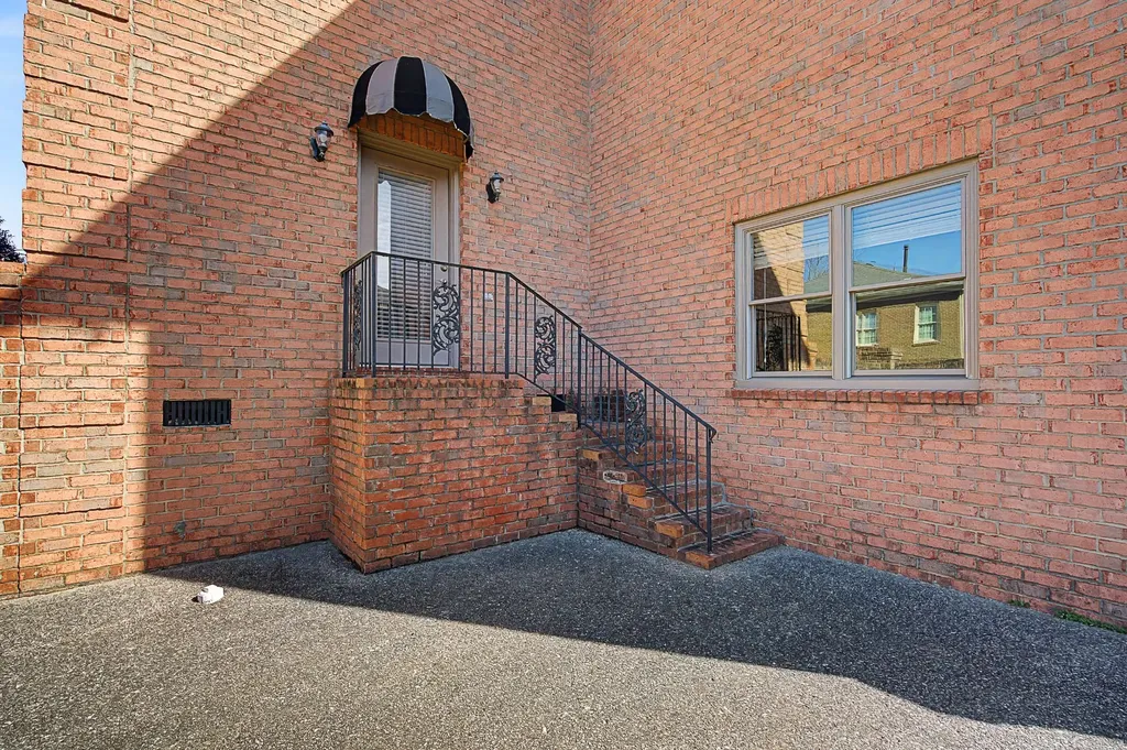 120 Abbottsford Nashville TN 37215