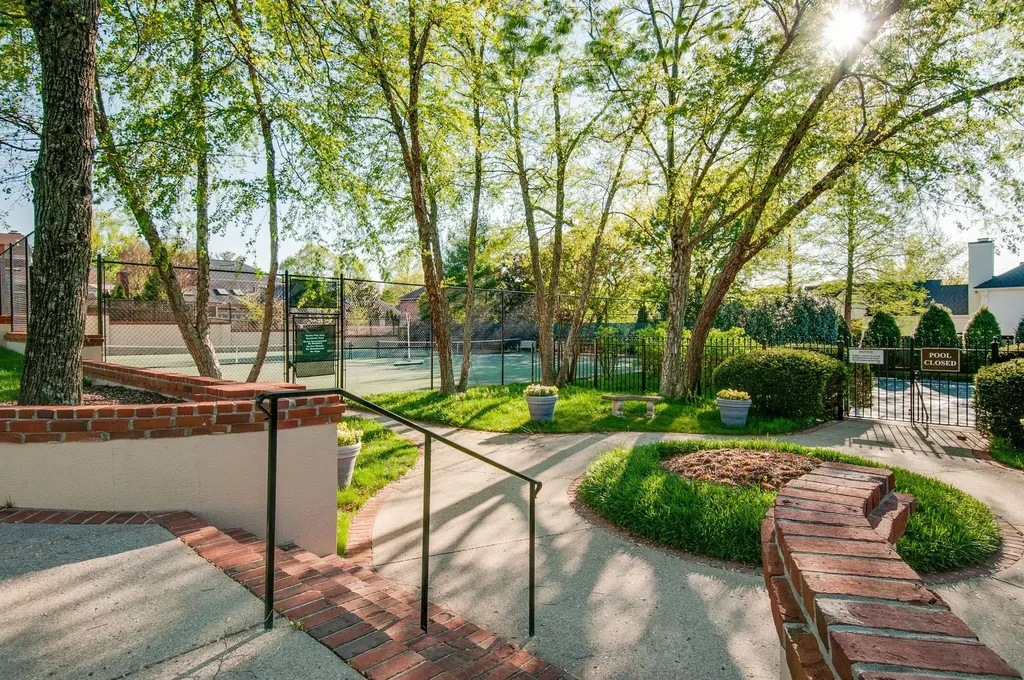 120 Abbottsford Nashville TN 37215