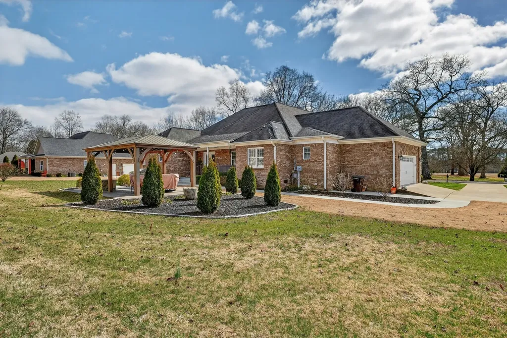 19 Hancock Road Fayetteville TN 37334