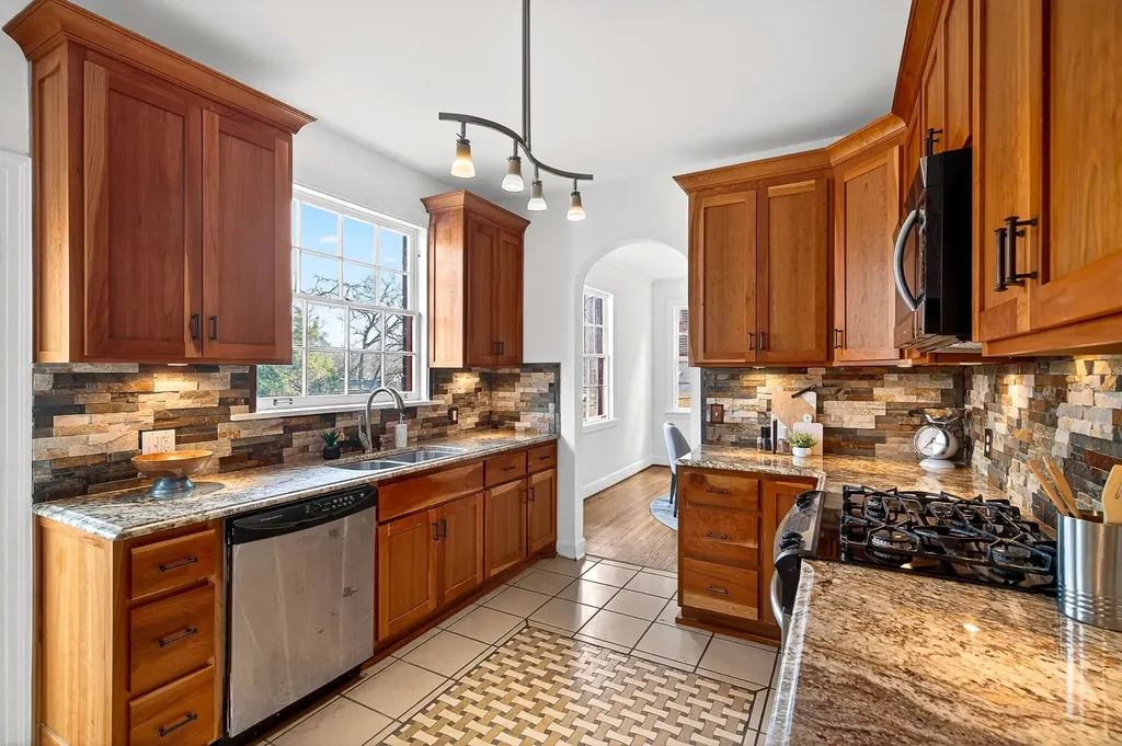 502 32nd Ave, S Nashville TN 37212