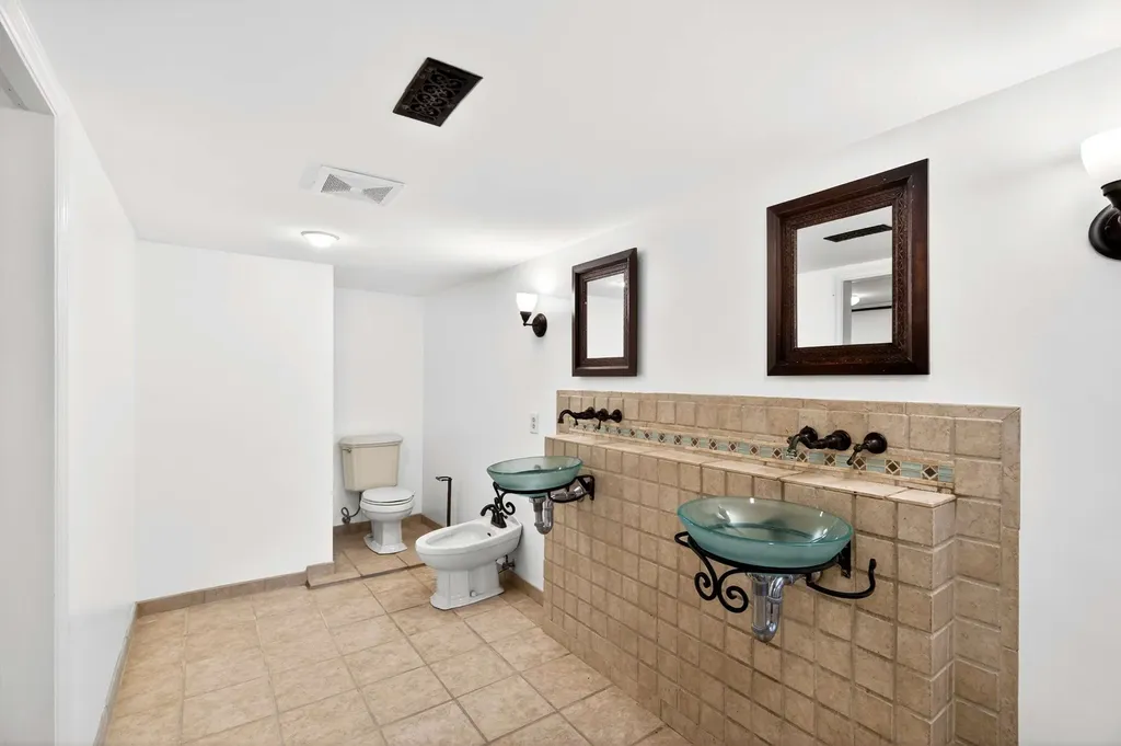 502 32nd Ave, S Nashville TN 37212