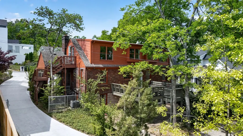 502 32nd Ave, S Nashville TN 37212