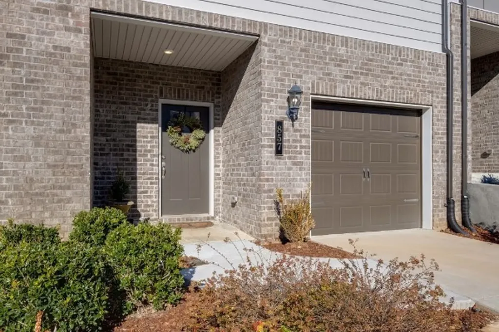 857 Longleaf Lane Columbia TN 38401