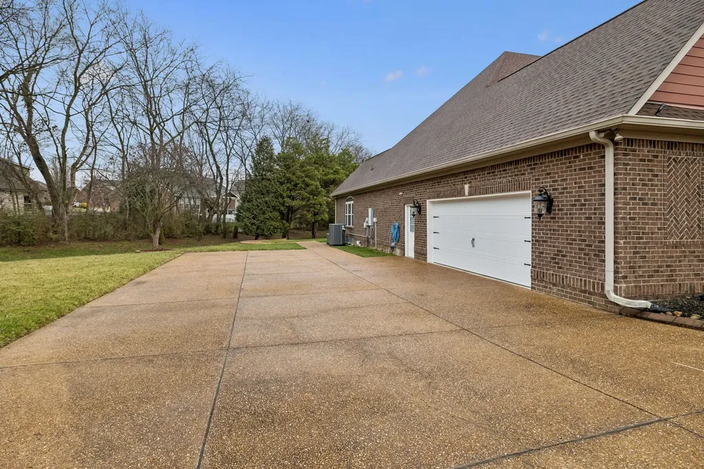 1006 Autumn Ridge Court Spring Hill TN 37174