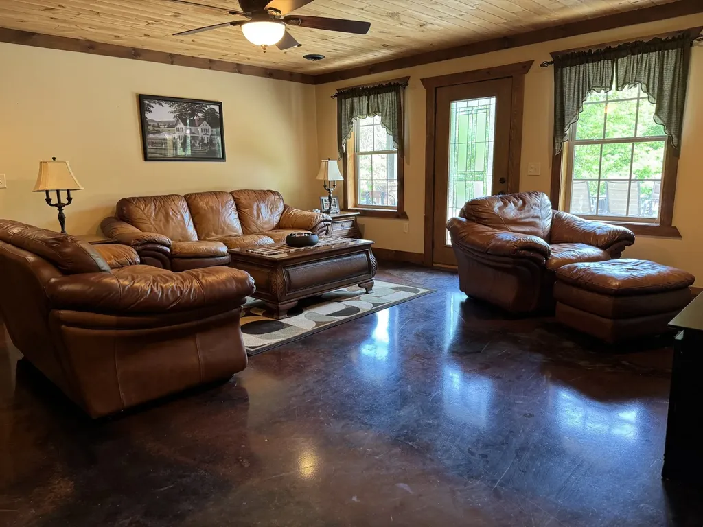 375 Autumn Ridge Lane Lafayette TN 37083