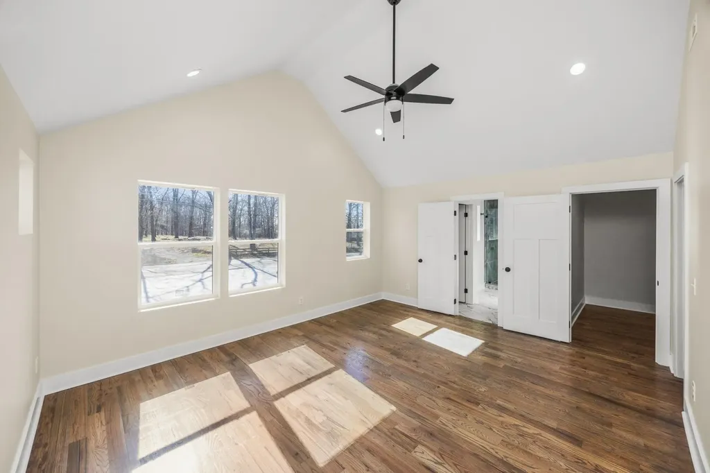 449 Sandhill Road, E La Vergne TN 37086
