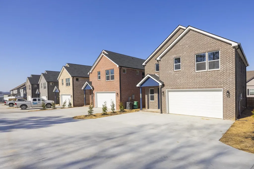 449 Sandhill Road, E La Vergne TN 37086