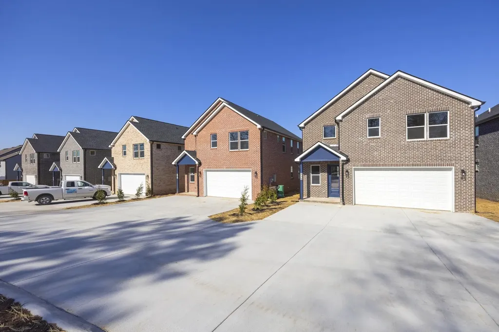 449 Sandhill Road, E La Vergne TN 37086