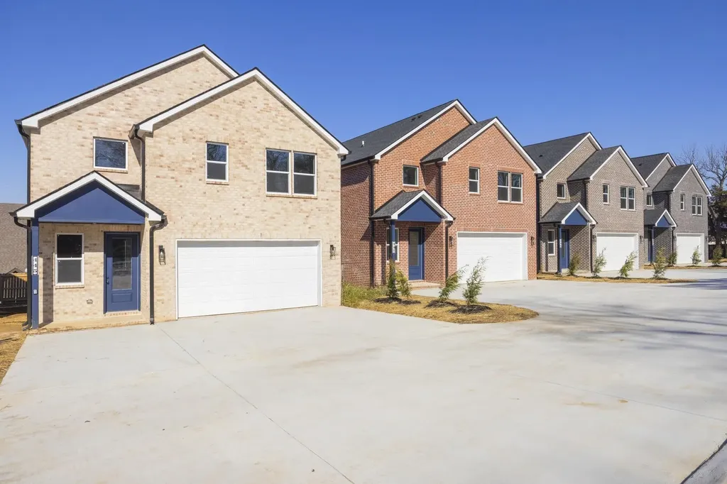 449 Sandhill Road, E La Vergne TN 37086