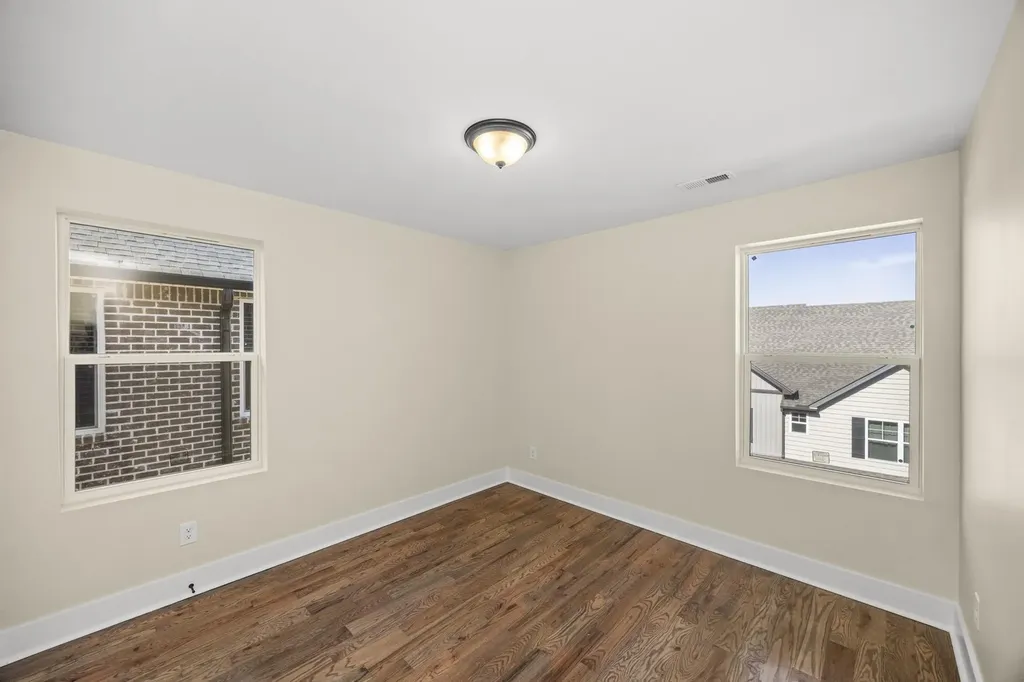 449 Sandhill Road, E La Vergne TN 37086