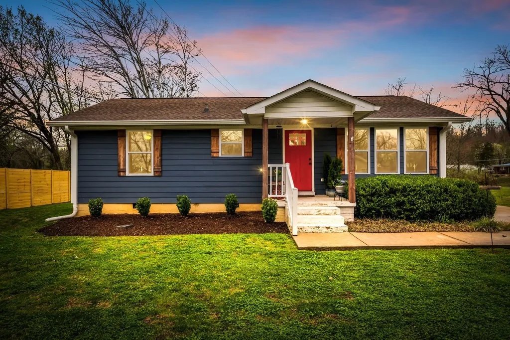 101 Simpson Avenue Waverly TN 37185
