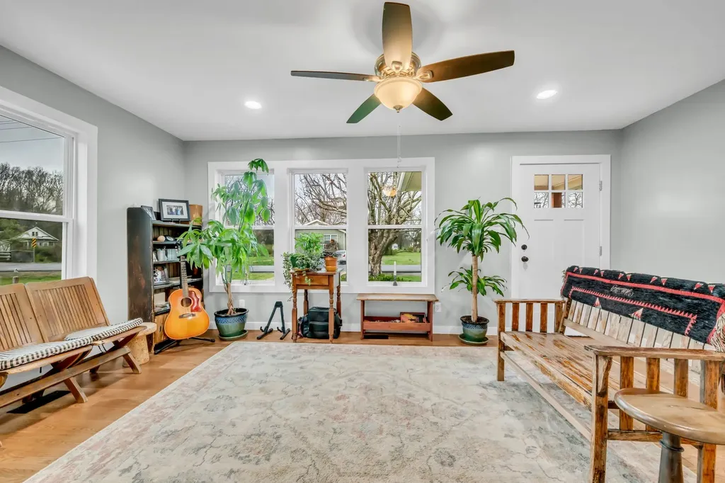 101 Simpson Avenue Waverly TN 37185