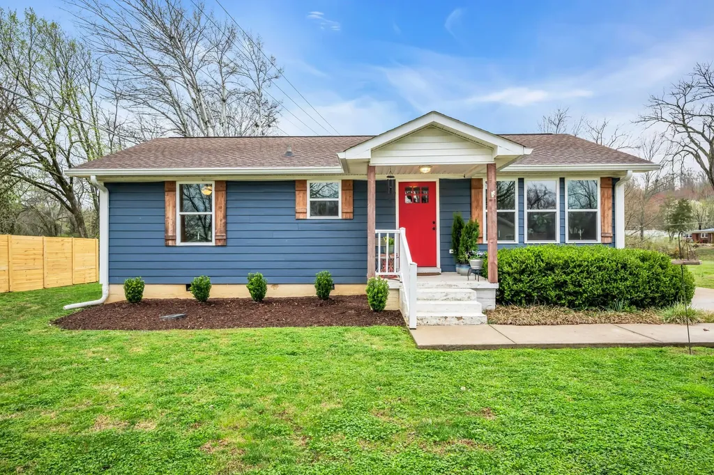 101 Simpson Avenue Waverly TN 37185