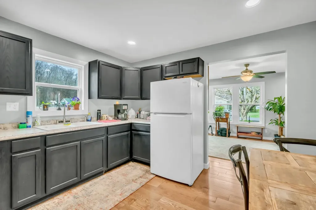 101 Simpson Avenue Waverly TN 37185