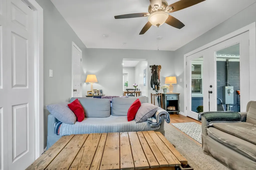 101 Simpson Avenue Waverly TN 37185