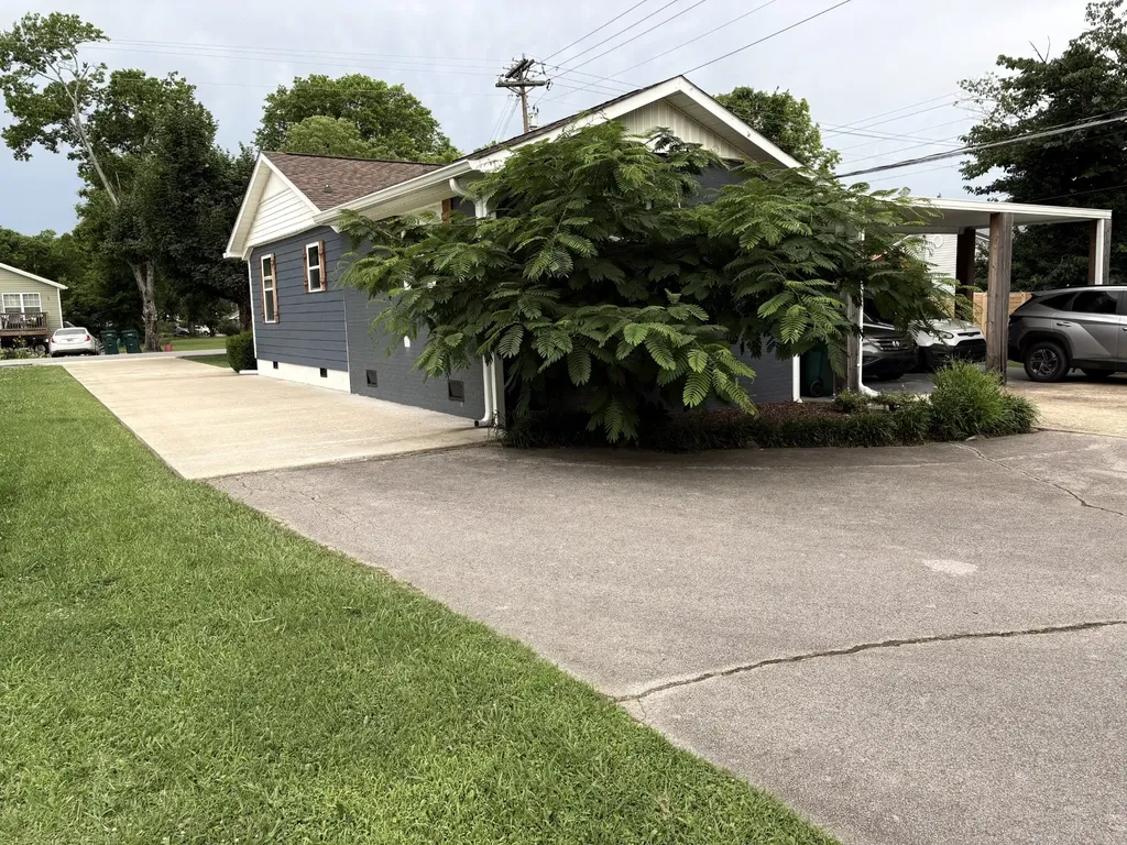 101 Simpson Avenue Waverly TN 37185