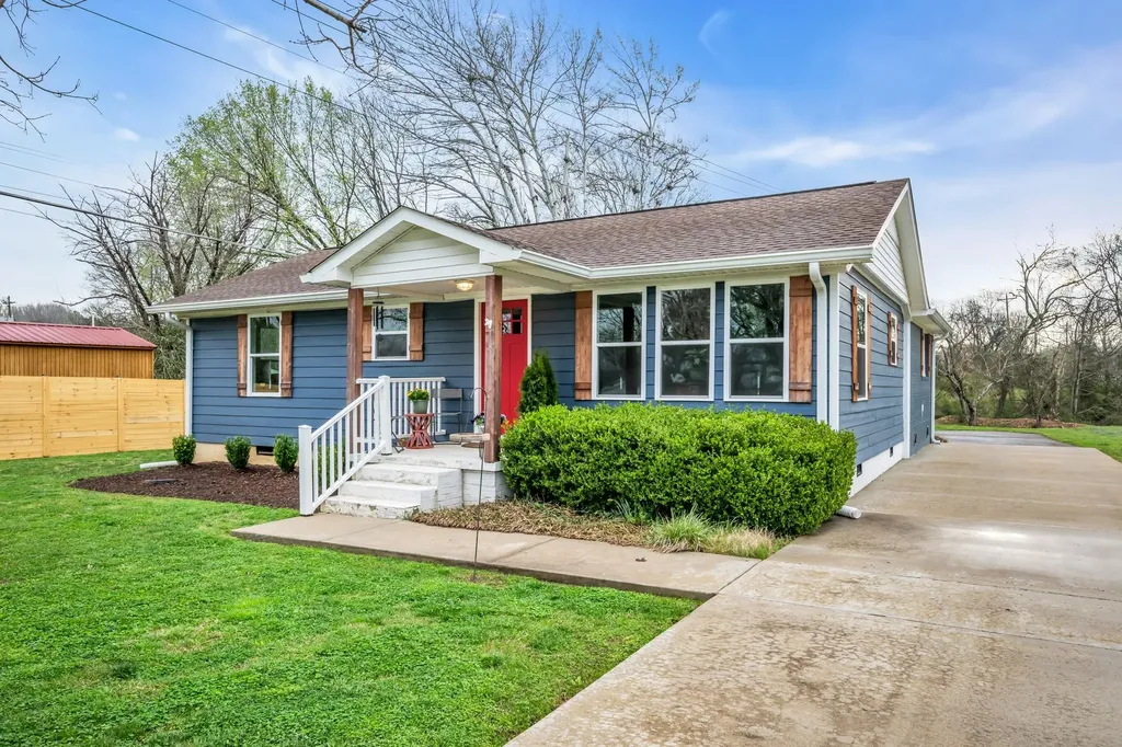 101 Simpson Avenue Waverly TN 37185