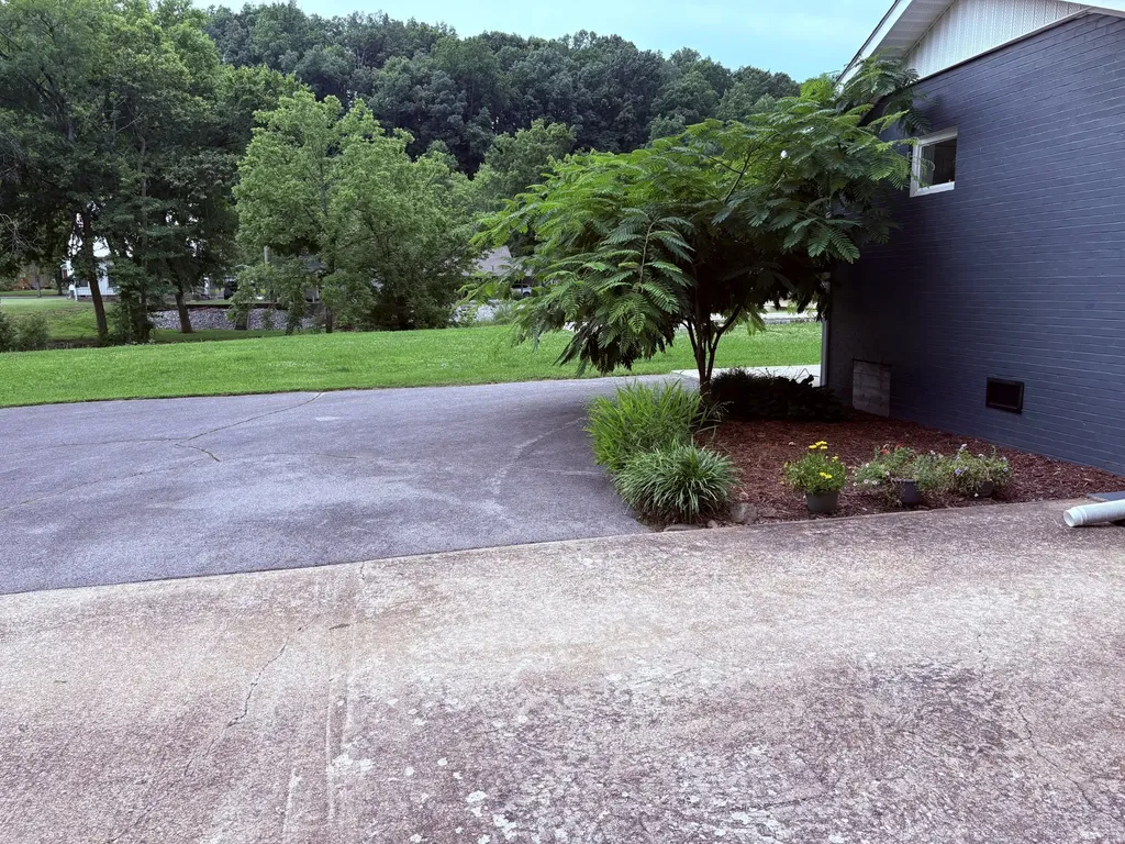 101 Simpson Avenue Waverly TN 37185