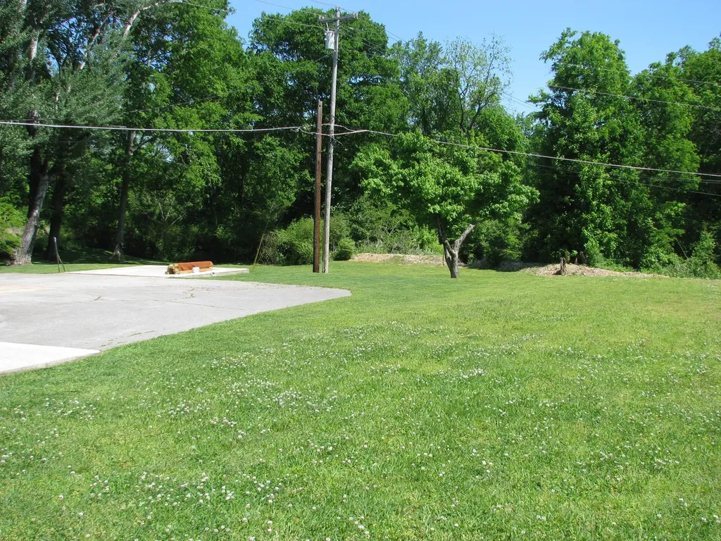 101 Simpson Avenue Waverly TN 37185