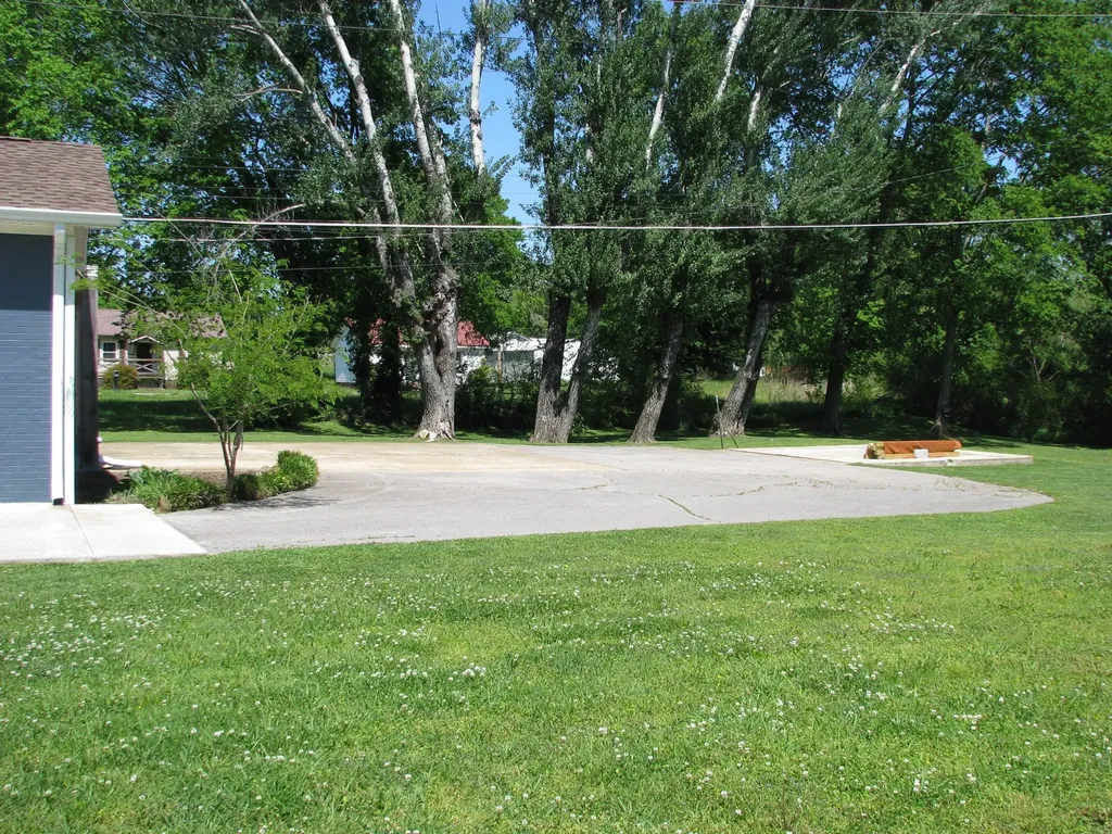 101 Simpson Avenue Waverly TN 37185