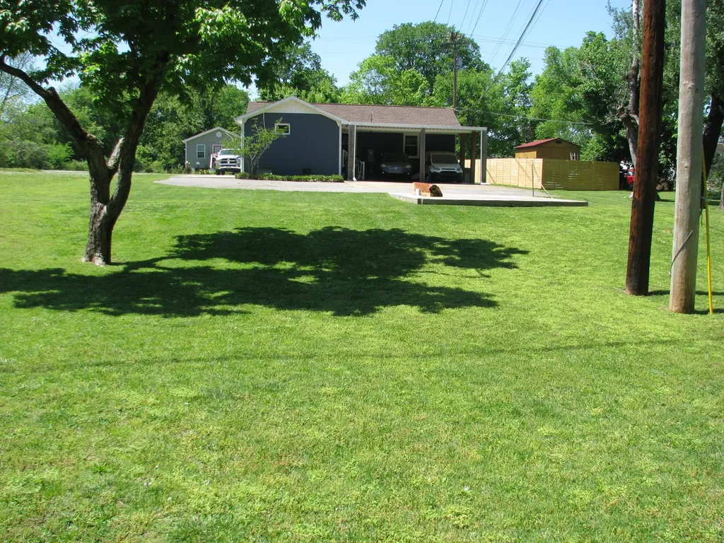 101 Simpson Avenue Waverly TN 37185