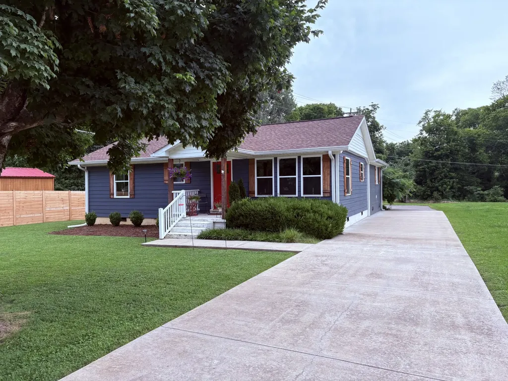 101 Simpson Avenue Waverly TN 37185