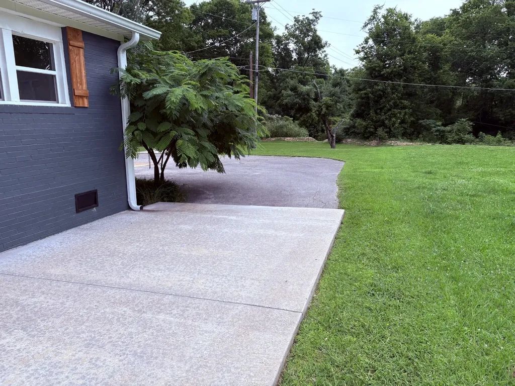 101 Simpson Avenue Waverly TN 37185