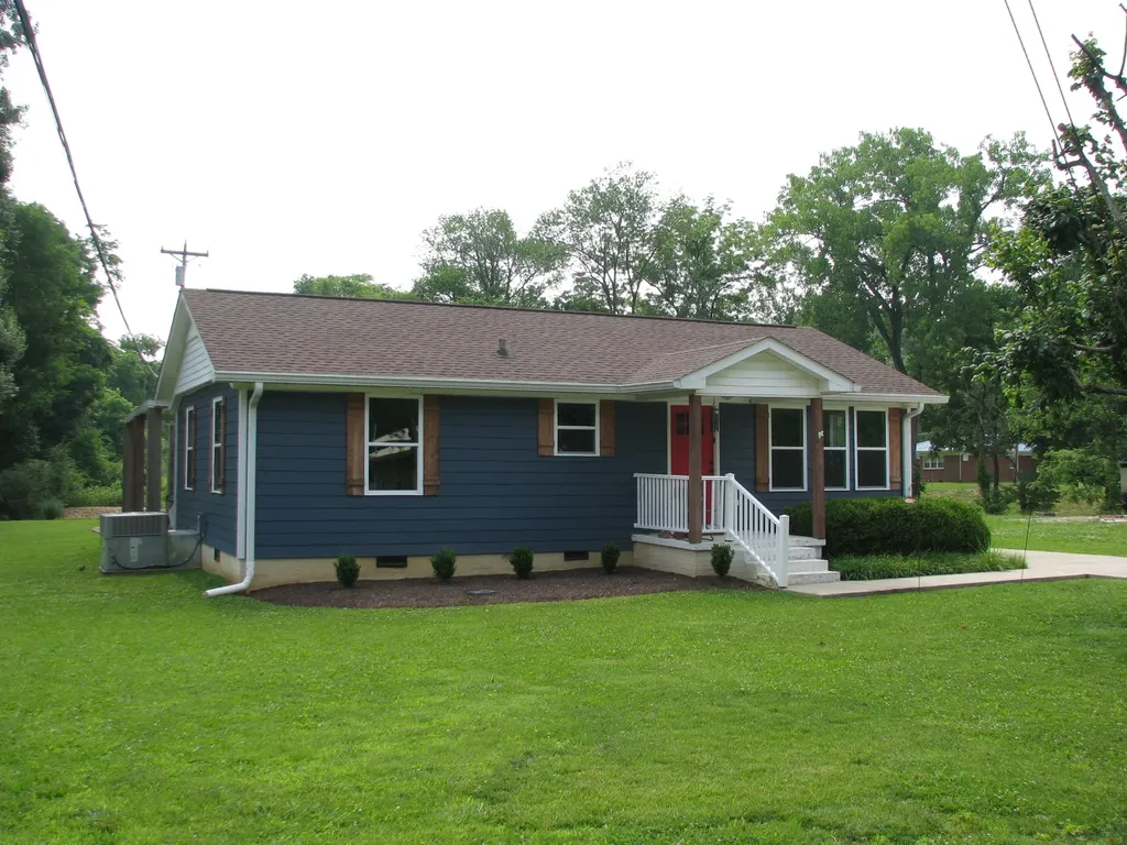 101 Simpson Avenue Waverly TN 37185