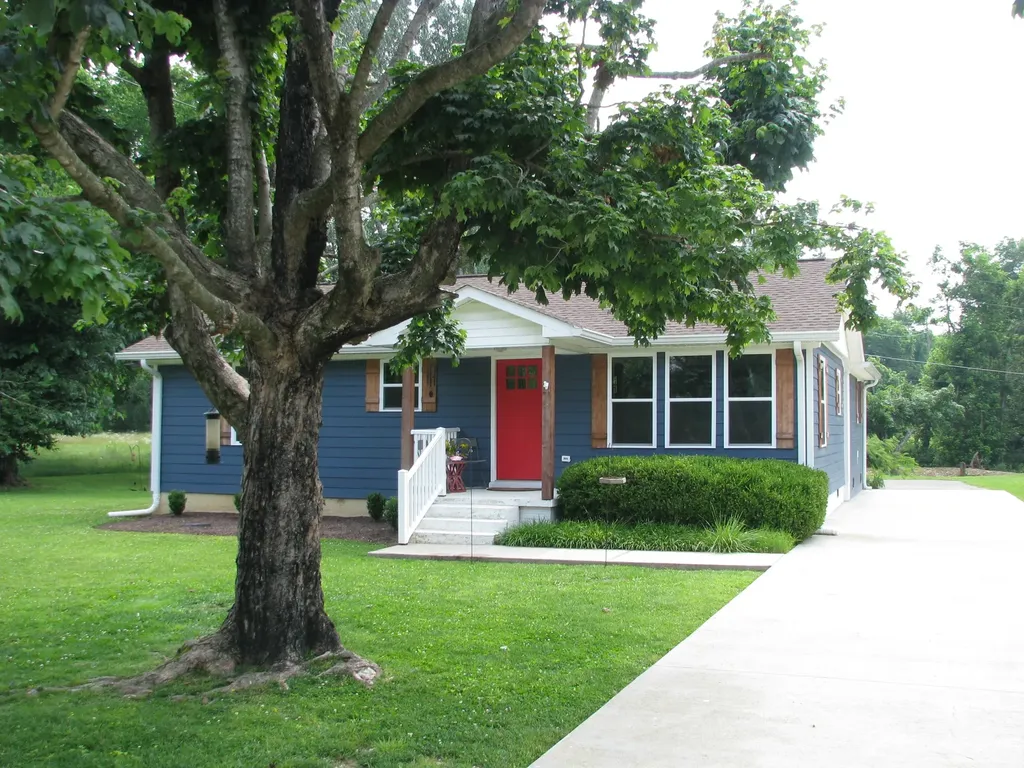101 Simpson Avenue Waverly TN 37185