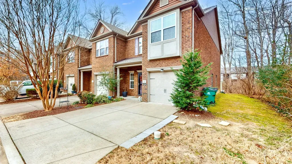 1367 Crown Point Place Nashville TN 37211