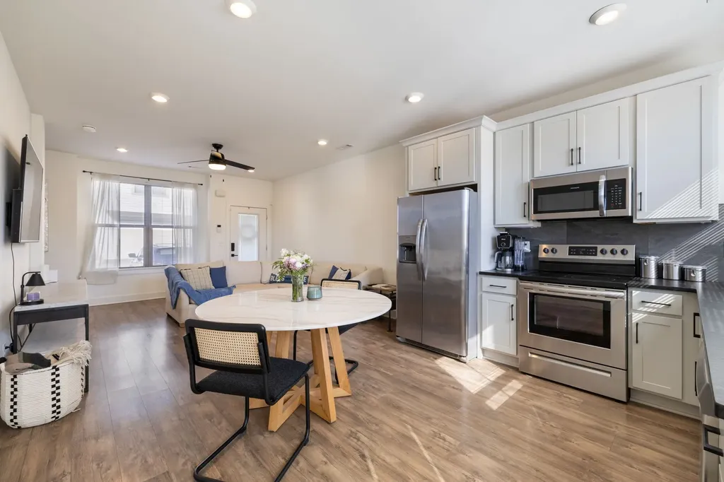 100 Thompson Lane Nashville TN 37211