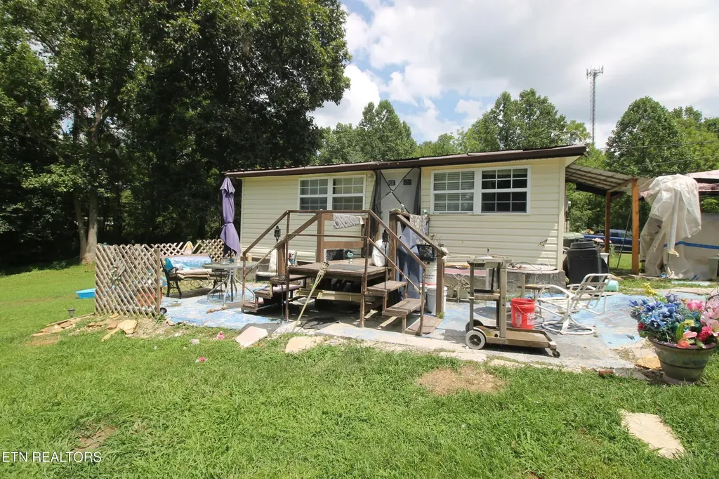 156 Lewis Landrum Road Lancing TN 37770