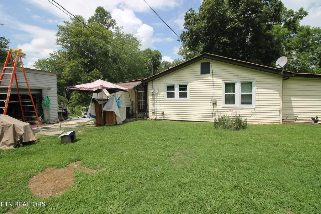 156 Lewis Landrum Road Lancing TN 37770