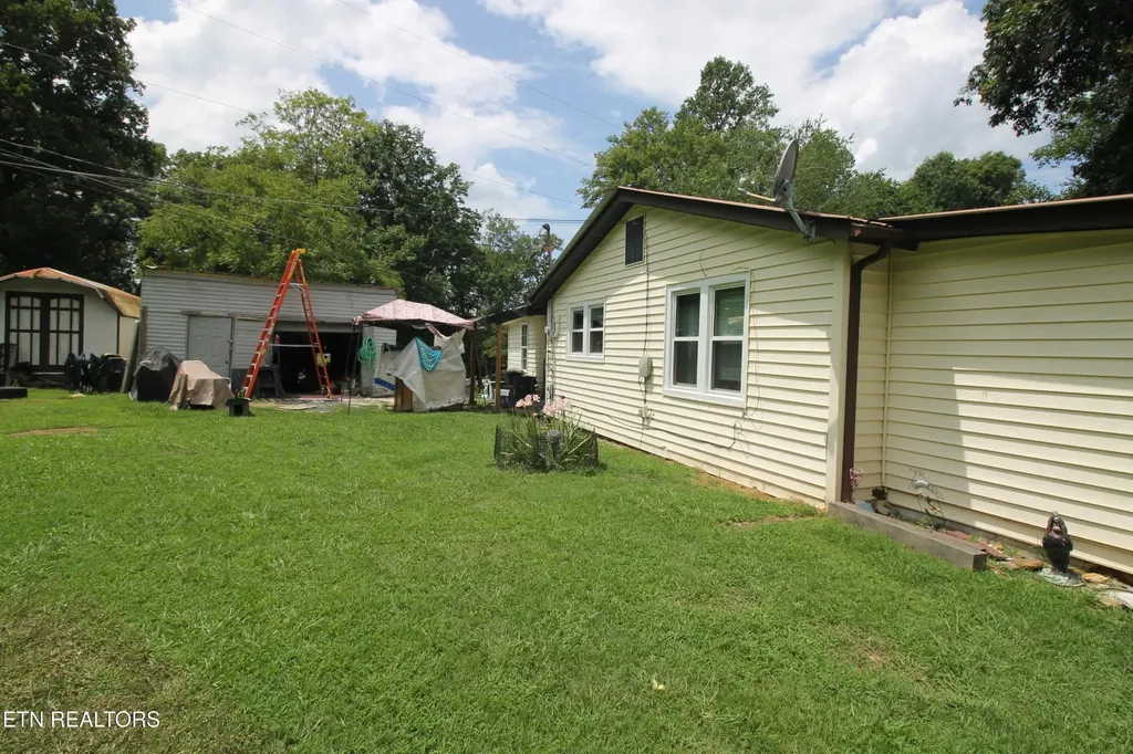156 Lewis Landrum Road Lancing TN 37770