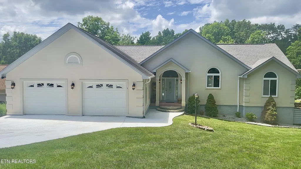 14 Needham Terrace Crossville TN 38558
