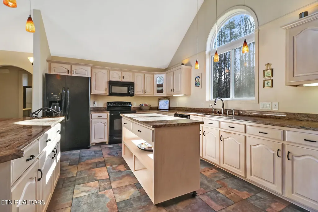 14 Needham Terrace Crossville TN 38558