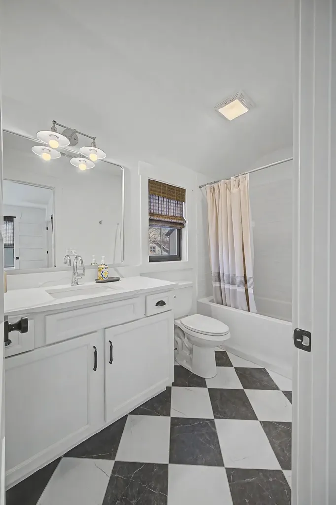 1320B Lischey Avenue Nashville TN 37207