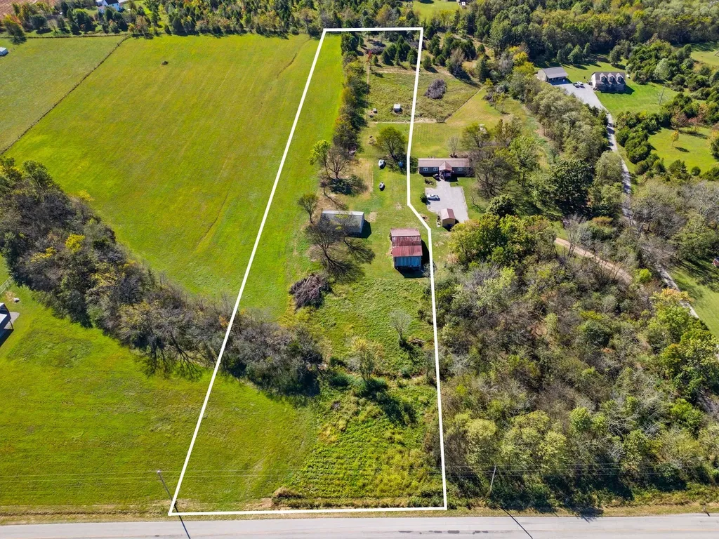 795 White Road Portland TN 37148