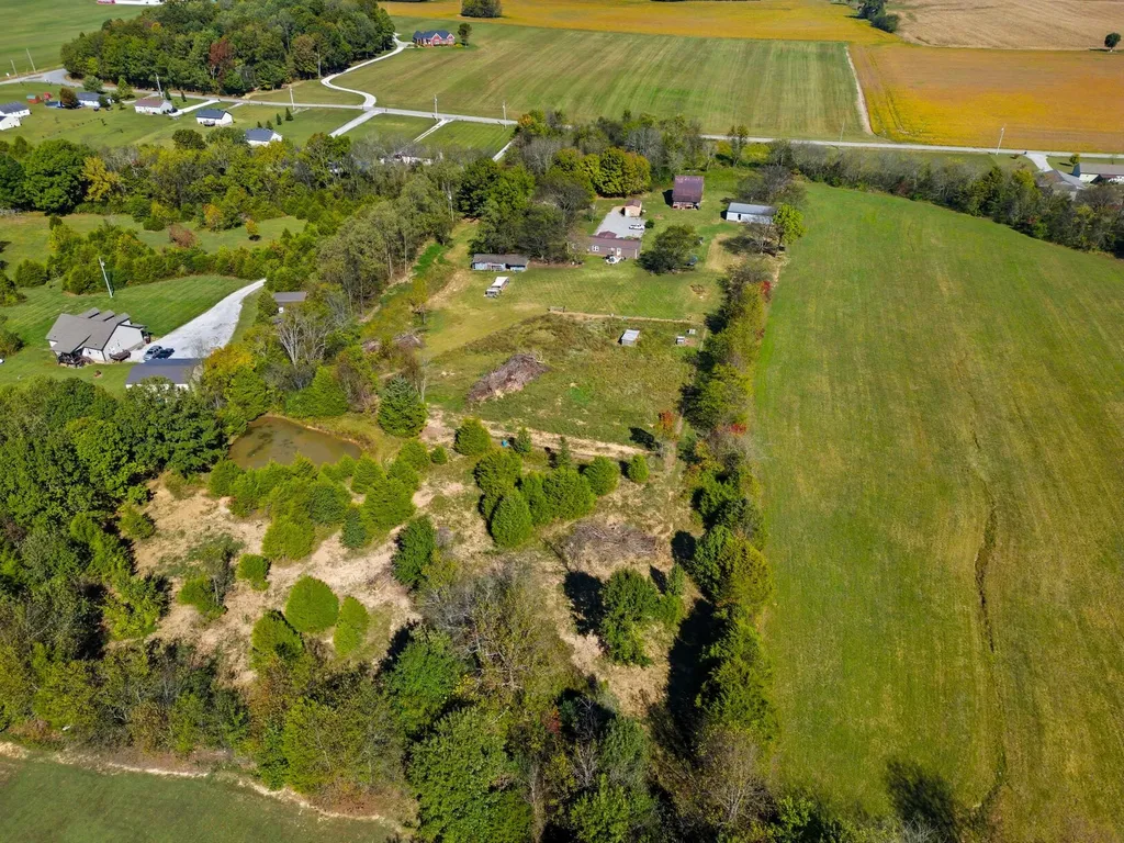 795 White Road Portland TN 37148