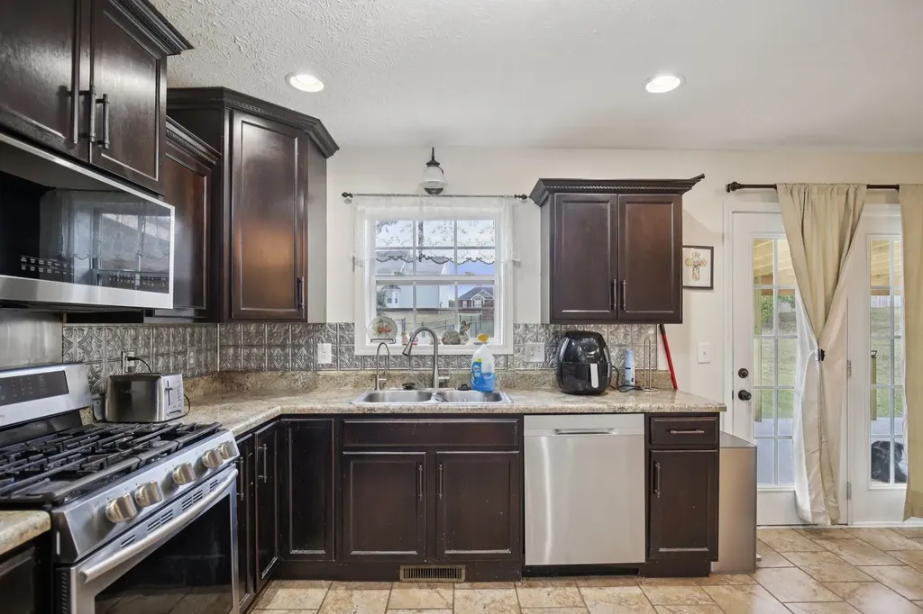 139 Buttermere Drive Clarksville TN 37040