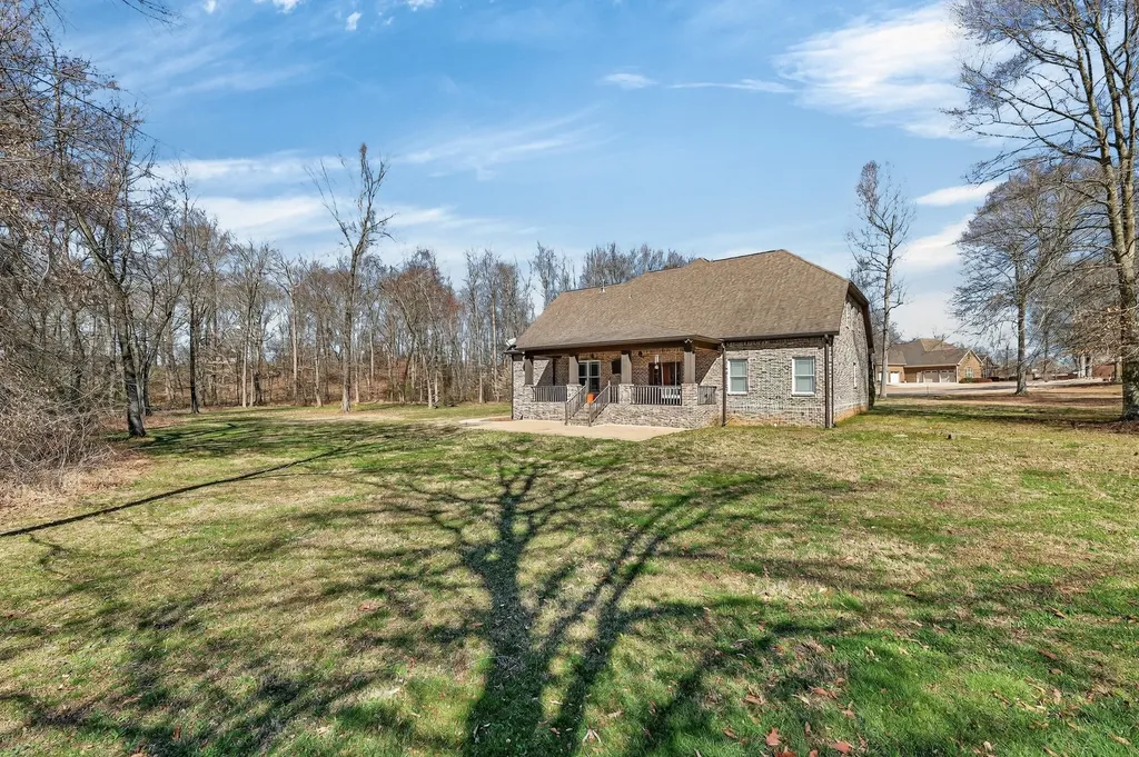 2 Knotting Hill Drive Fayetteville TN 37334
