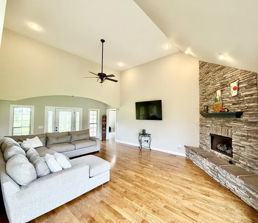 530 Thompson Lane Portland TN 37148