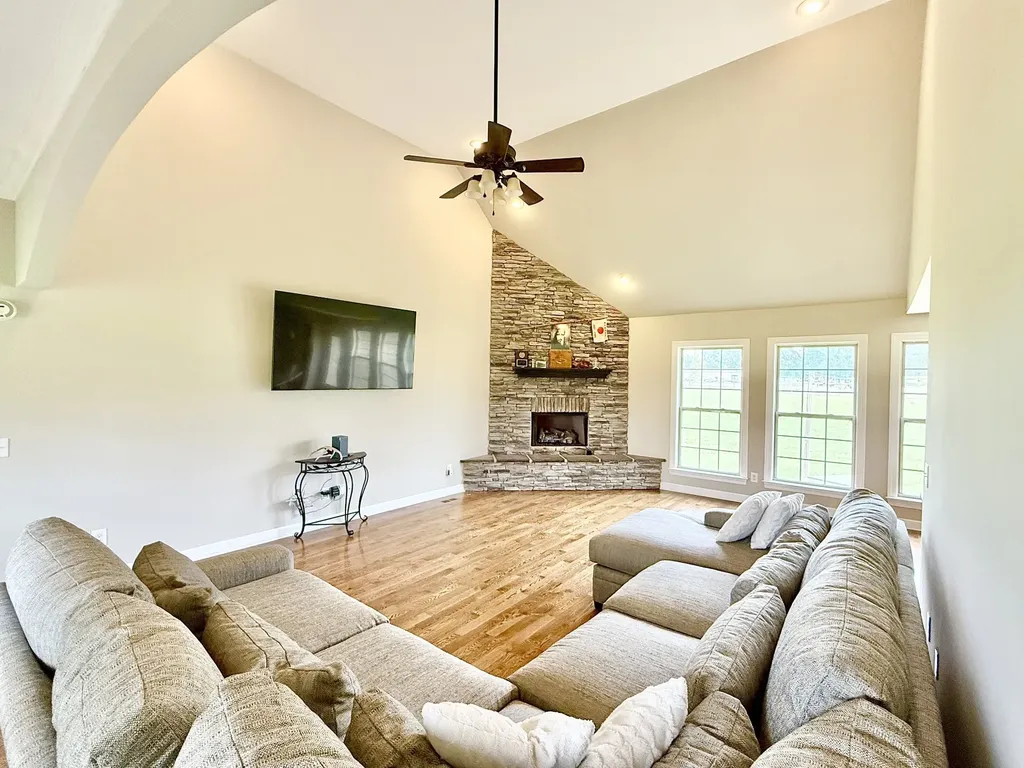 530 Thompson Lane Portland TN 37148