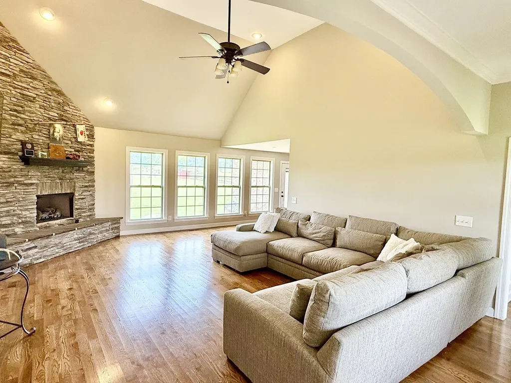 530 Thompson Lane Portland TN 37148