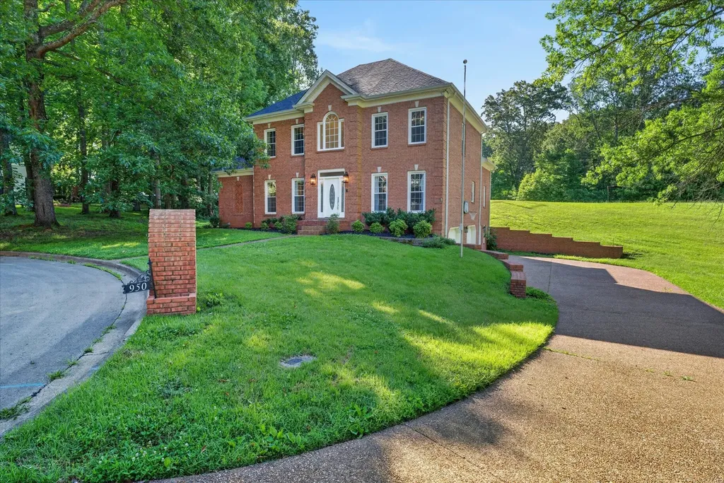 950 Ridgewood Drive Clarksville TN 37043