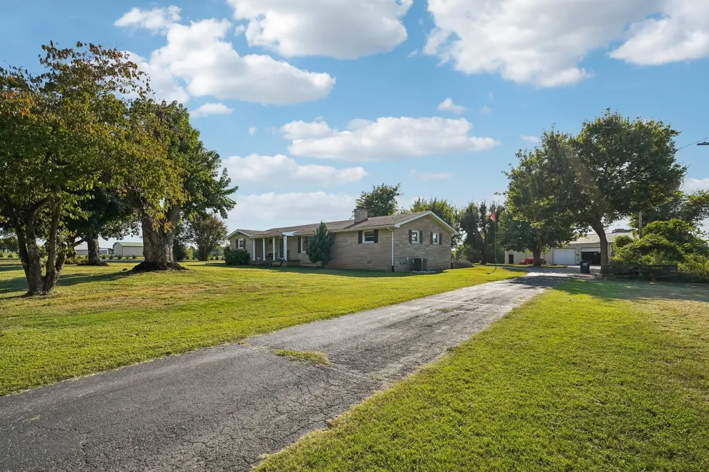 7559 Scottsville Road Lafayette TN 37083